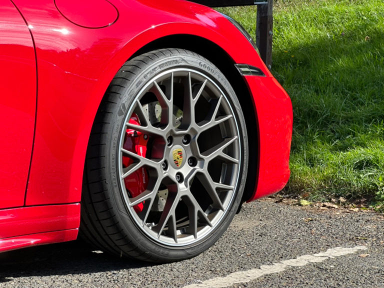 Continental, Bridgestone en Kumho behoren tot de best beoordeelde zomerbanden in de tests van dit jaar